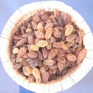 کشمش سایه خشک در مجموعه مزرعه تویسرکان